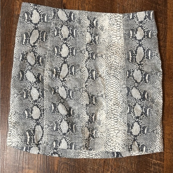 Free People Snake Skin Mini Skirt Womens Size 10 Mob Wife Reptile Cotton - Picture 2 of 4